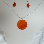 Czerwony karneol, delikatny zestaw biżuterii, wisiorek, kolczyki, łańcuszek - 