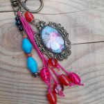 Brelok do kluczy w stylu boho z kaboszonem - Floral Bloom - 3