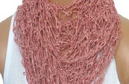 w kolorze złamanego różu.