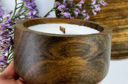 Sojowa, bezzapachowa świeca w drewnie egzotycznym