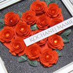 Serce z róż w ramce dla Mamy - czerwone róże czarne brokatowe tło - Dla kochanej Mamy