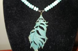 Naszyjnik z agatów z piórkiem