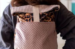 Pudroworóżowy składany plecak kurierski panterka