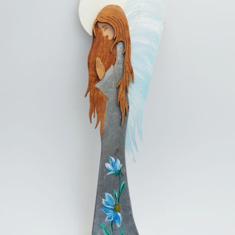 Anielica w srebrnej sukni