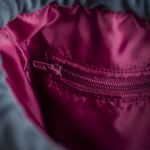 Ciemnoszara listonoszka z kominem z weluru w kwiaty i koliberki – handmade - 