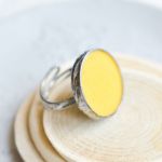 Żółte kółko - pierścionek ze szkłem - 