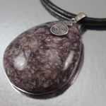 Czaroit i srebro - wisior rzemień - 