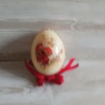 Jajko akrylowe z pięknymi różami - Ręcznie zdobione jajko