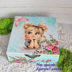 Dziewczynka w różach