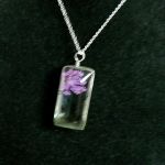 Drzewko kwitnącej wiśni w szkle, wisiorek na łańcuszku - 