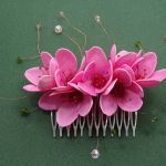 Różowa ozdoba do włosów w kwiaty - Ozdoba w całej okazałości