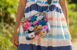 Kopertówka welurowa handmade – unikatowa torebka malowane kwiaty