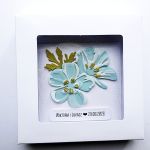 Subtelna kartka ślubna z kwiatami handmade - Kartka ślubna z kwiatami w ozdobnym pudełku