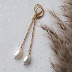 Wiszące kolczyki z perłą na złoconym łańcuszku - Kolczyki z perłą hodowlaną