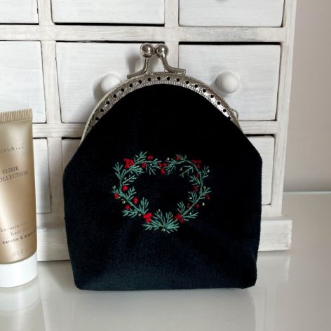 Portmonetka damska welurowa Serce, haftowana ręcznie