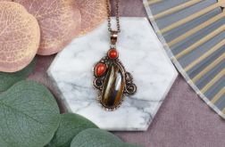 Miedziany ozdobny wisiorek z tygrysim okiem i koralem #548