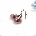 Miedziane kolczyki koła z lapis lazuli - Miedziane kolczyki koła z lapis lazuli