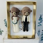 Młoda para misie w złotej ramce prezent ślubny handmade obraz - pamiątka ślubu misie