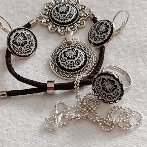 Grawerowany komplet biżuterii