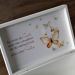 Personalizowany Kuferek Wspomnień - Motylki - Kuferek Wspomnień, pudełko na pamiątki z dzieciństwa, motylki, skrzynka na zdjęcia, pudełko z metryczką
