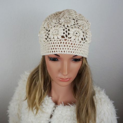 Czapka ręcznie robiona ecru