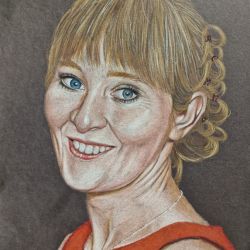 A4 Portret ze zdjęcia na czarnym papierze - kredki