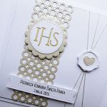 Skromna kartka na Komunię biało-beżowa  - Minimalistyczna kartka komunijna