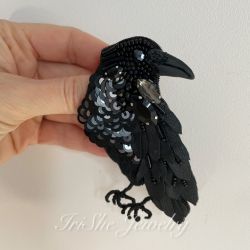 Broszka Kruk, biżuteria artystyczna, skóra naturalna 