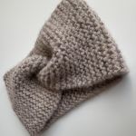 Opaska na głowę typu twist, z wełny alpaki, beżowa - Wełniana opaska twist na głowę 100% alpaka