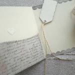 Kartka ślubna z Parą Młodą i kieszonką, gotowa - Kremowe wnętrze kartki, kieszonka i tył bileciku