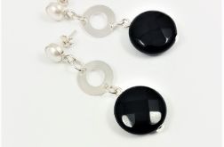 Kolczyki srebrne z perełkami.