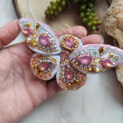 Ręcznie robiona broszka motyl z aksamitu i koralików