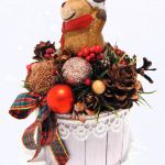 Stroik dekoracja Boże Narodzenie - Renifer Rudolf na prezent