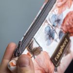 Etui na klucze z jasnego weluru w pastelowe kwiaty – handmade I - 