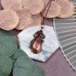 Miedziany ozdobny wisiorek z czerwonym jaspisem i granatem #545 - 