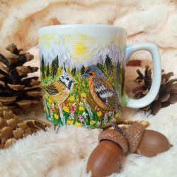 Zięba i czubatka w pejzażu ręcznie malowany kubek 270 ml.
