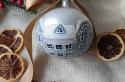 Ręczne malowana bombka "zimowe miasteczko" z brokatem, 10cm