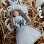 Aniołki w brokatowych sukienkach - Zbliżenie na aniołka