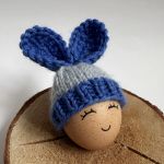 Czapeczka na jajka wielkanocne, uszy (nieb-błęk) - Czapeczka z uszami zająca na jajka wielkanocne