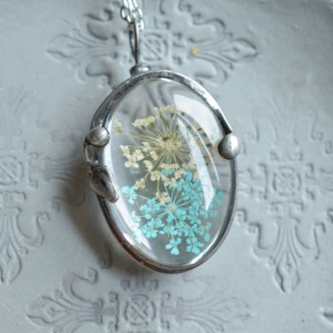 Pogodna łąka - naszyjnik z kwiatami w szkle