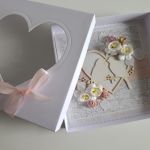 Kartka na ślub ręcznie robiona w pudełeczku z sercem 2 - Kartka na ślub ręcznie robiona w pudełeczku z sercem