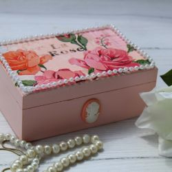 Romantyczny kuferek z różami