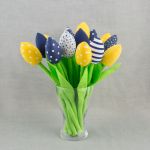 Tulipany, kwiaty z materiału granatowe - Bukiet tulipanów