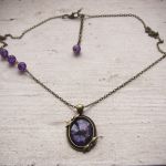 Naszyjnik z malowanym szkłem, fioletowy - Naszyjnik vintage