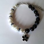 Bransoletka z kwiatkiem - Bransoletka z zawieszką kwiatek