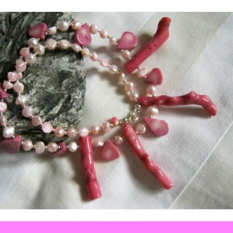 Różowe perły i koral - interesujący duet w srebrze