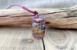 Leśna Kropla – Wisiorek z zatopionymi kwiatami