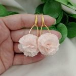 Małe morelowe łososiowe brzoskwinia kolczyki - brzoskwiniowe