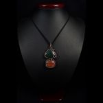 Miedziany wisior z kaboszonami heliotropu - miedziany amulet z kamieniami krwistymi