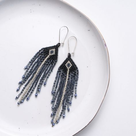 Ręcznie szyte kolczyki NYX